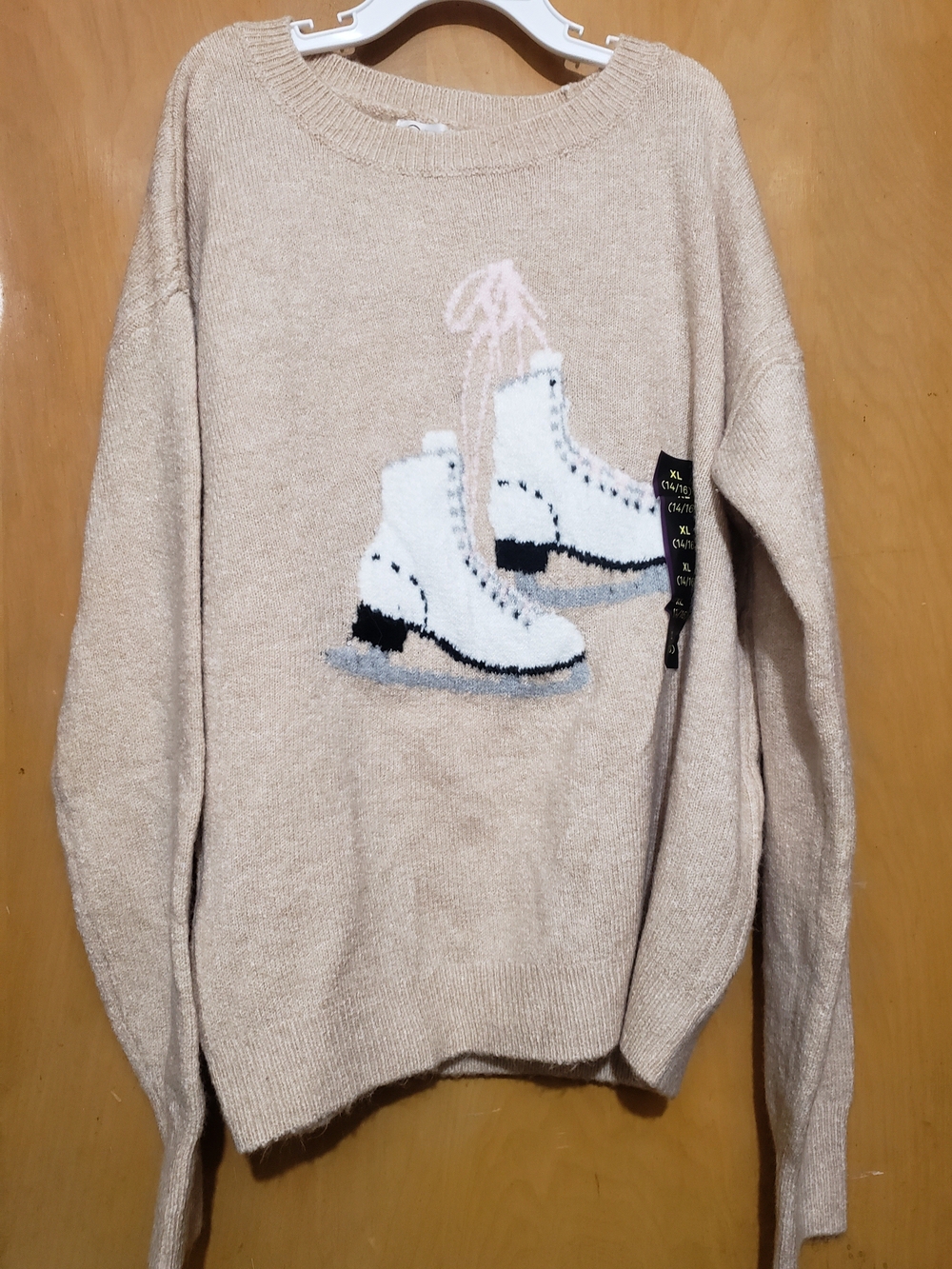 art class Beige Sweater with White Ice Skate Motif